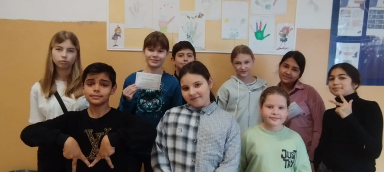 ?28 октября для учеников 3-6 классов педагог ЦО "Точка Роста" Л. В. Юрченко провела занимательную викторину "В гостях у Эколят"..